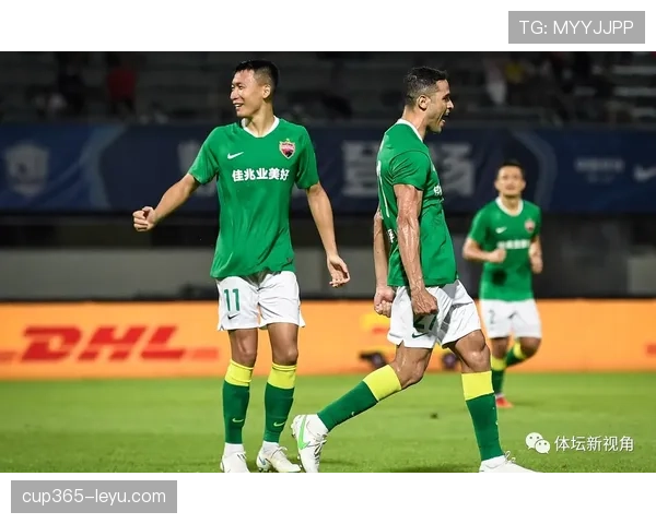 某某球员连场闪耀表现抢眼，强势领跑年度最佳奖项争夺